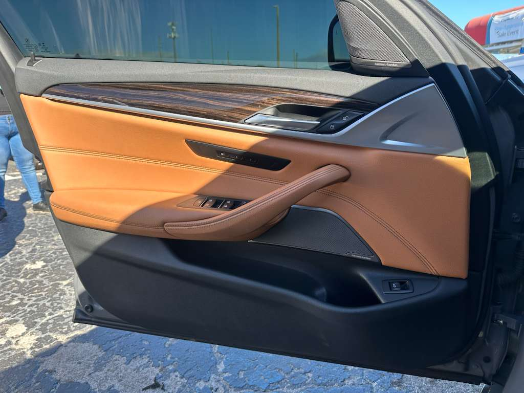 BMW 5-Series 530i 2021