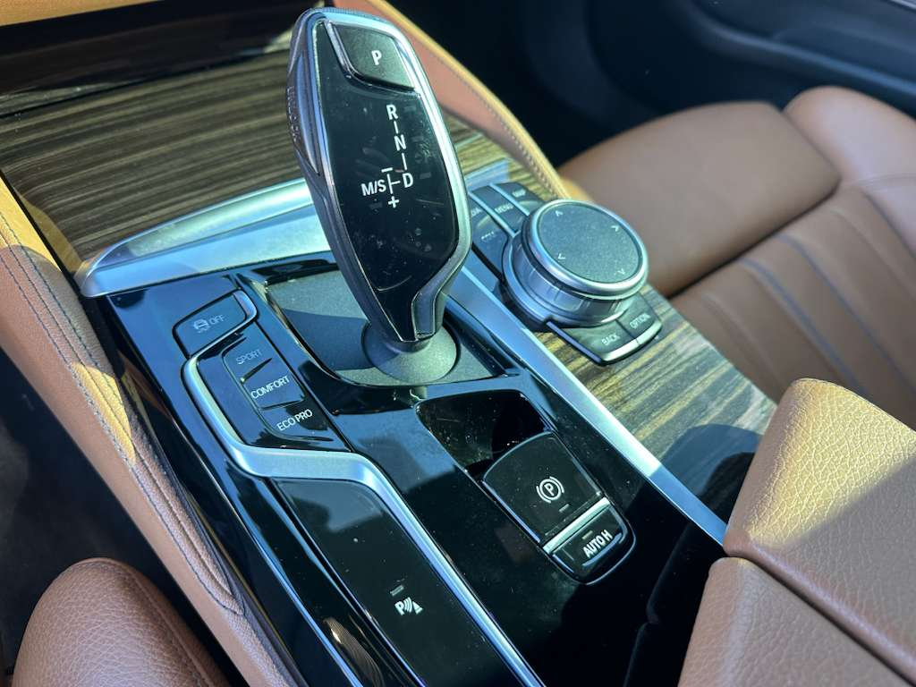 BMW 5-Series 530i 2021