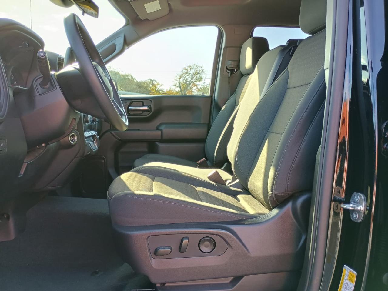 Chevrolet Silverado 1500 Custom Crew Cab 2WD 2024