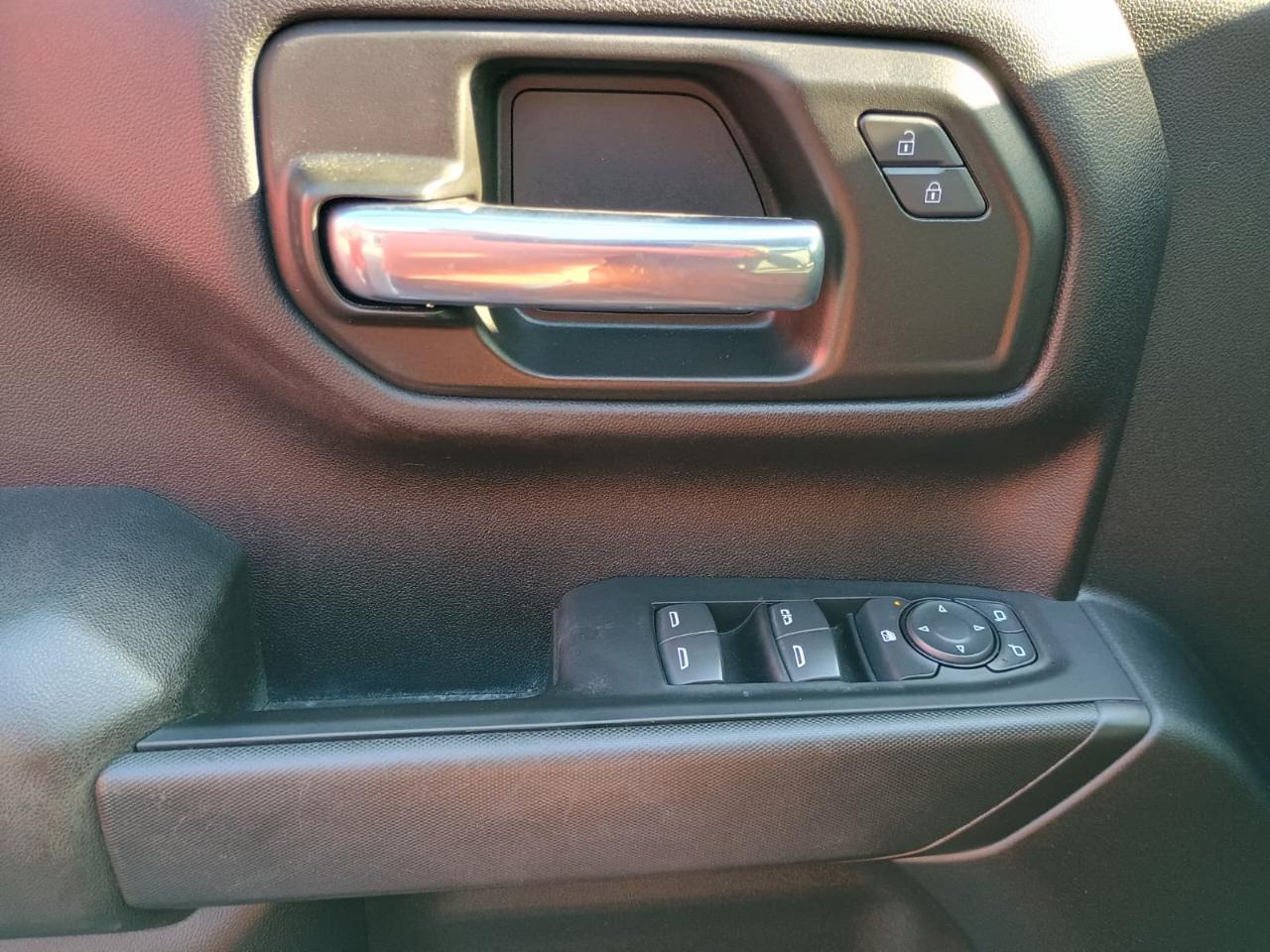 Chevrolet Silverado 1500 Custom Crew Cab 2WD 2024