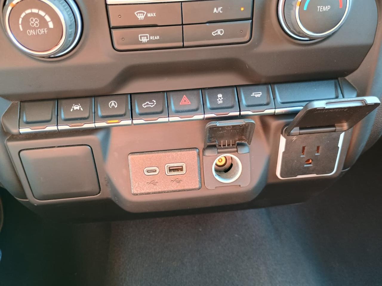 Chevrolet Silverado 1500 Custom Crew Cab 2WD 2024