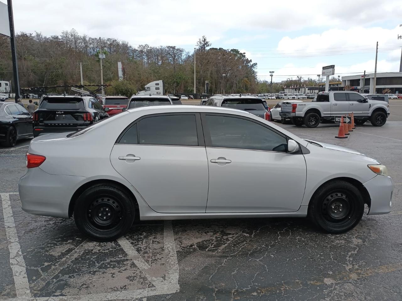 Toyota Corolla LE 4-Speed AT 2013