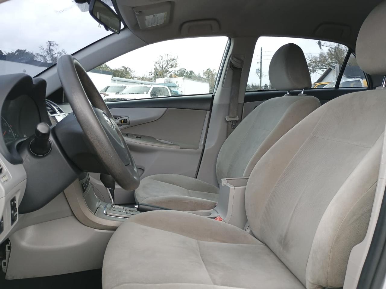 Toyota Corolla LE 4-Speed AT 2013