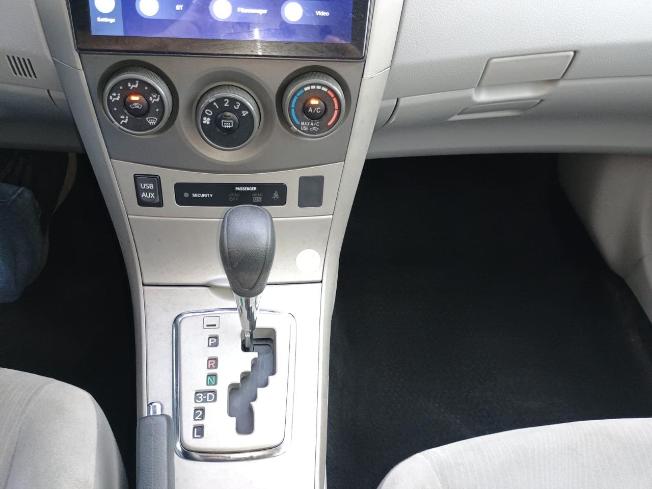 Toyota Corolla LE 4-Speed AT 2013