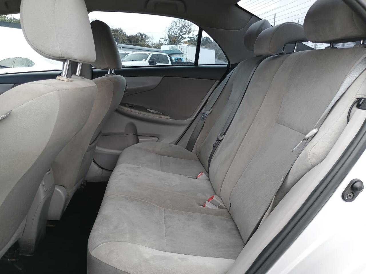 Toyota Corolla LE 4-Speed AT 2013