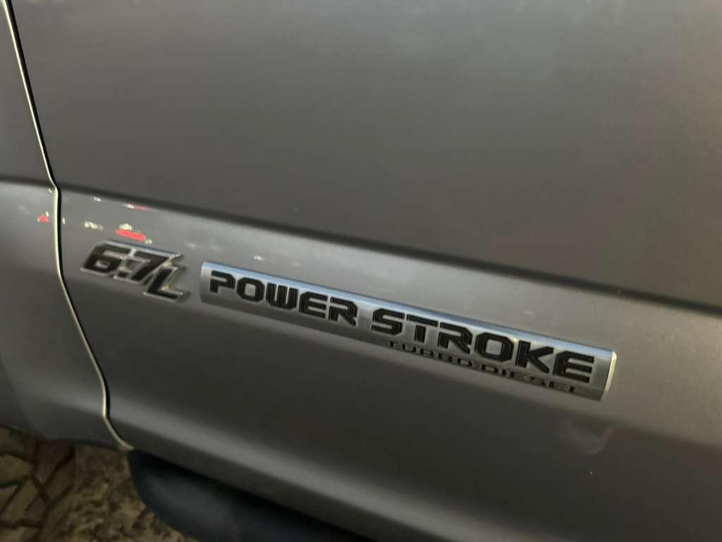 Ford F-250 SD Lariat Crew Cab 4WD 2022