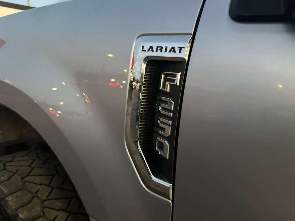 Ford F-250 SD Lariat Crew Cab 4WD 2022