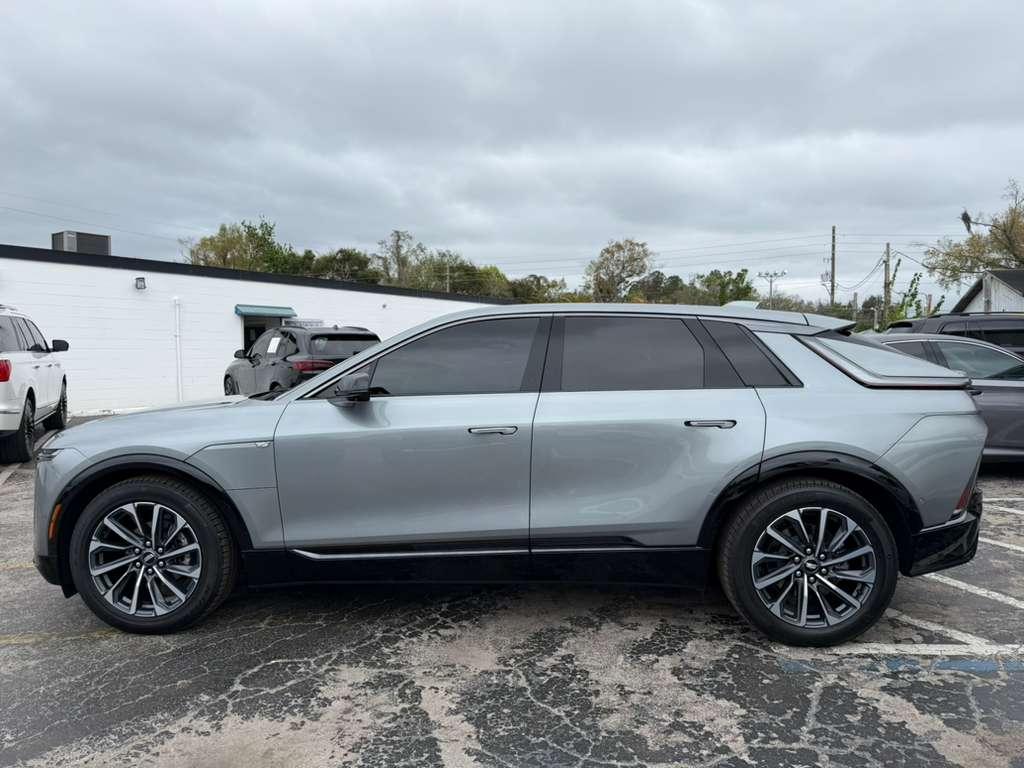 Cadillac Lyriq Sport-2 2024