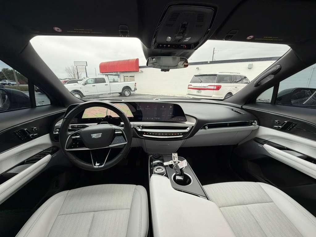 Cadillac Lyriq Sport-2 2024