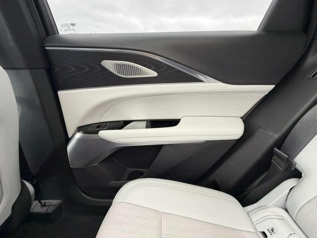 Cadillac Lyriq Sport-2 2024