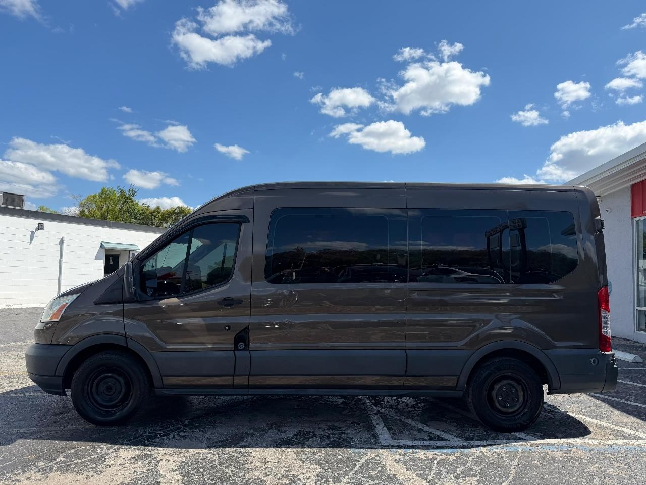 Ford Transit 350 Wagon Med. Roof XLT w/Sliding Pass. 148-in. WB 2016