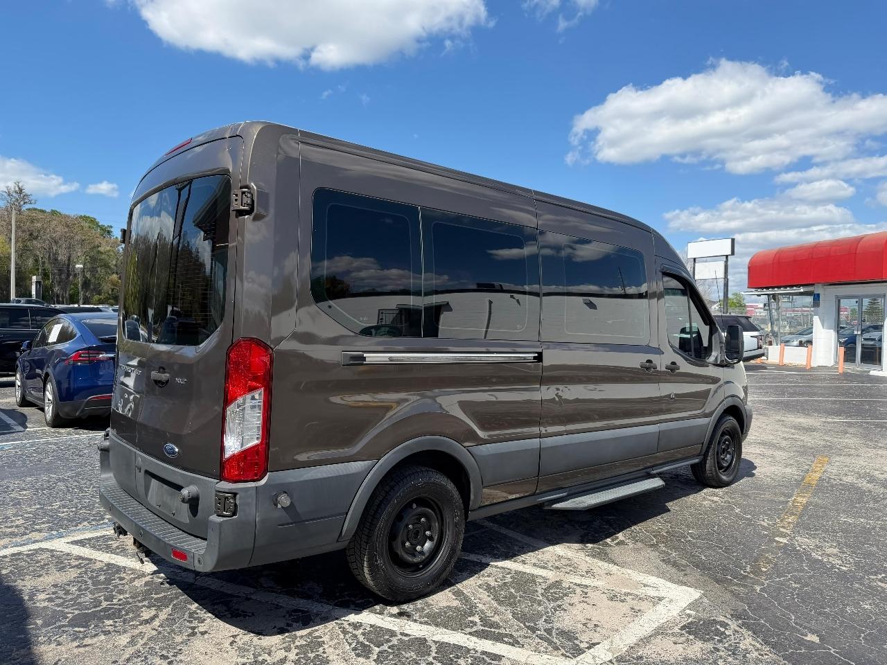 Ford Transit 350 Wagon Med. Roof XLT w/Sliding Pass. 148-in. WB 2016