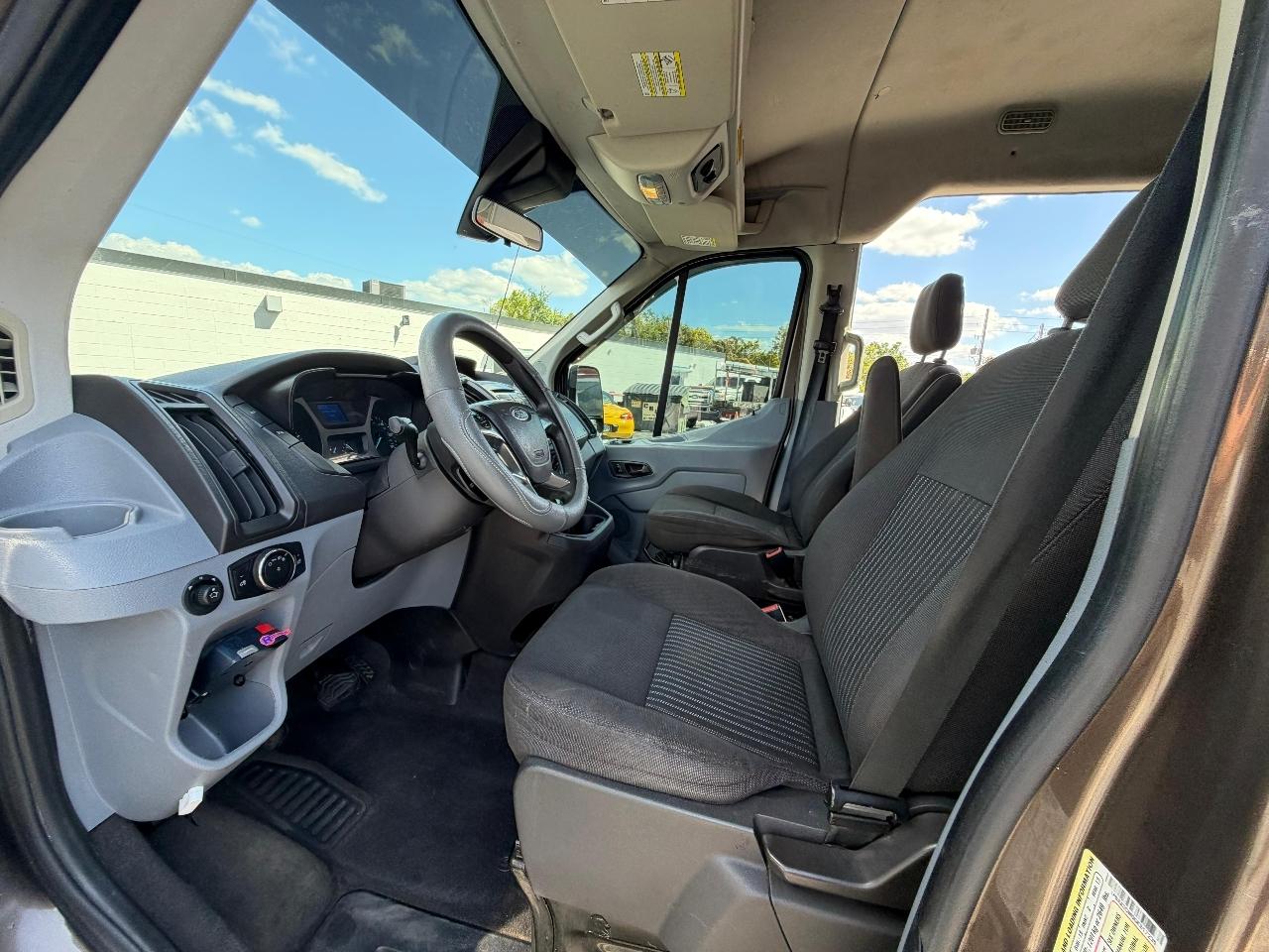 Ford Transit 350 Wagon Med. Roof XLT w/Sliding Pass. 148-in. WB 2016