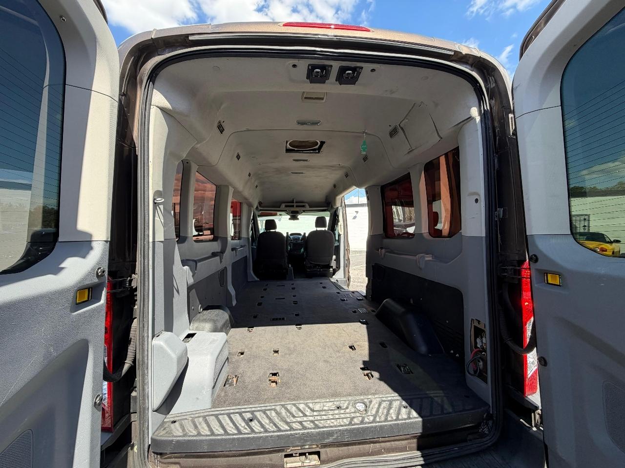 Ford Transit 350 Wagon Med. Roof XLT w/Sliding Pass. 148-in. WB 2016