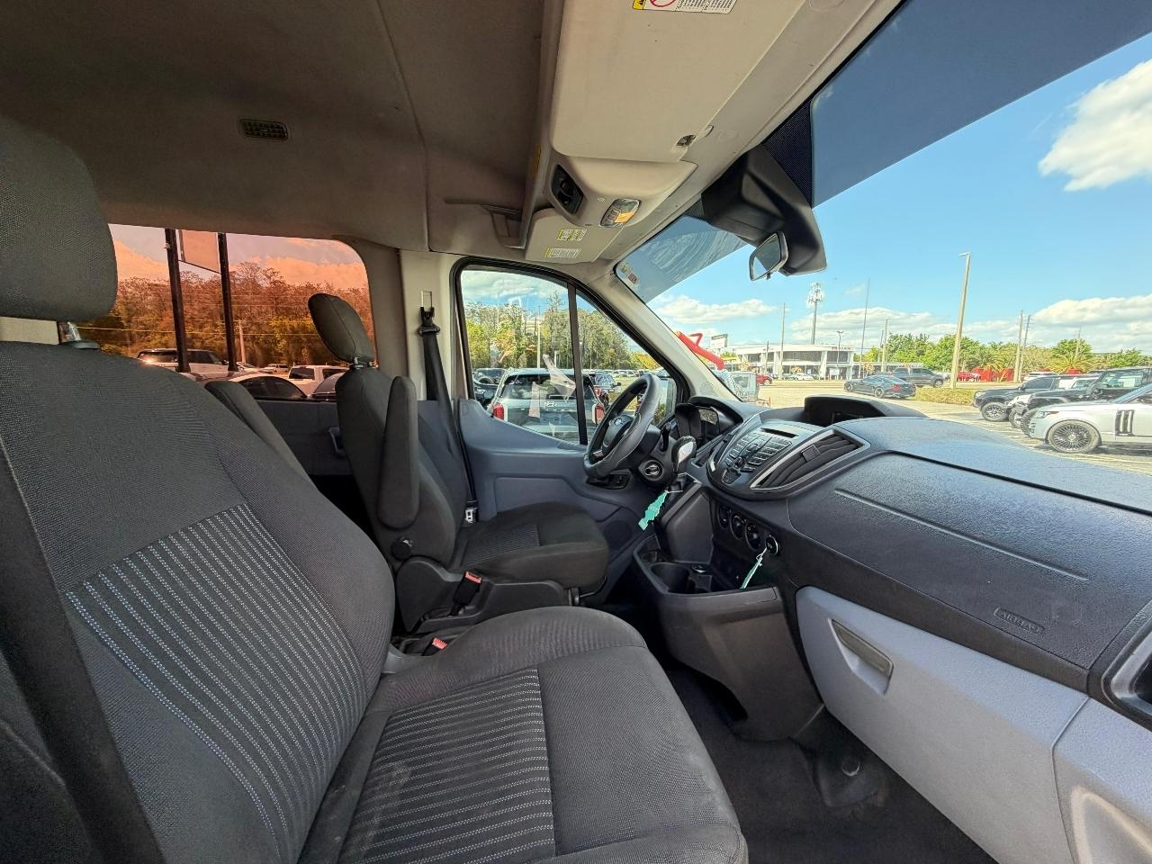 Ford Transit 350 Wagon Med. Roof XLT w/Sliding Pass. 148-in. WB 2016