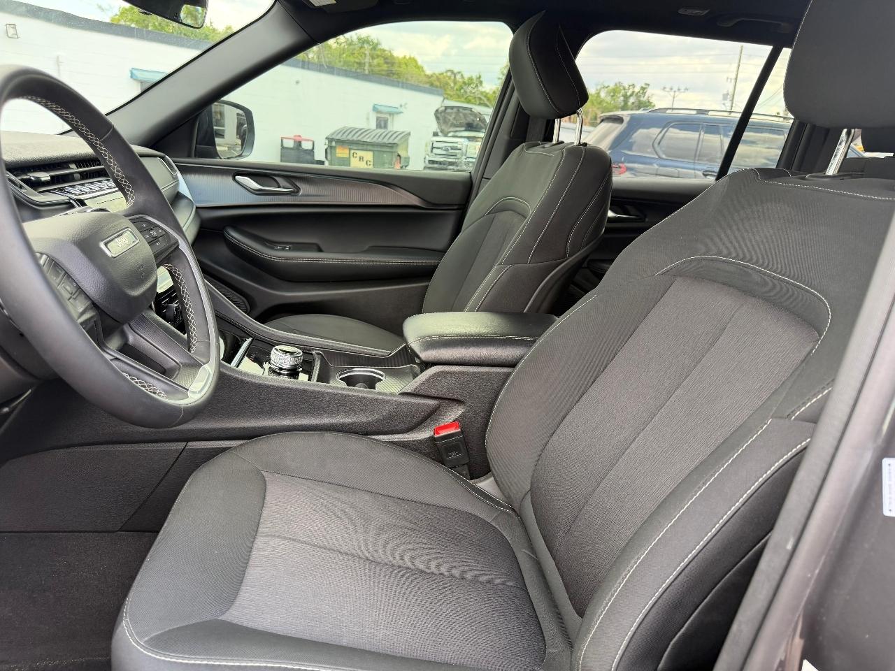 Jeep Grand Cherokee Laredo X 2WD 2025