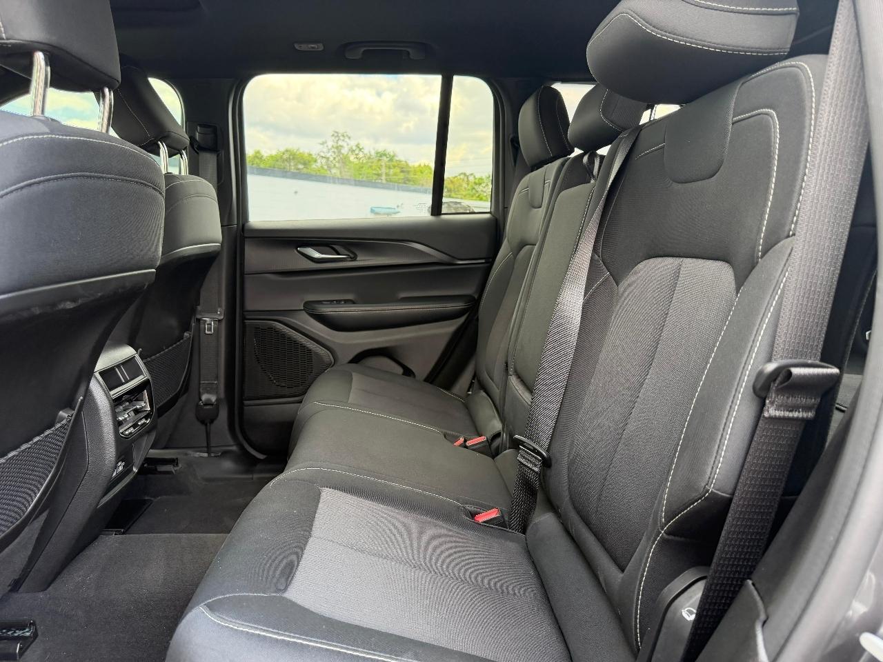 Jeep Grand Cherokee Laredo X 2WD 2025