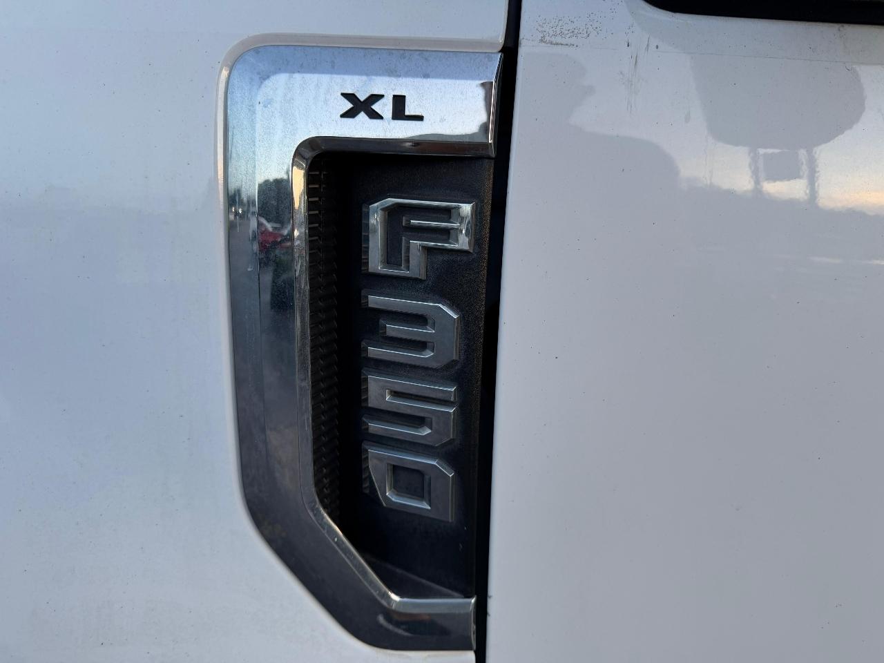 Ford F-350 SD XL Crew Cab Long Bed DRW 2WD 2017