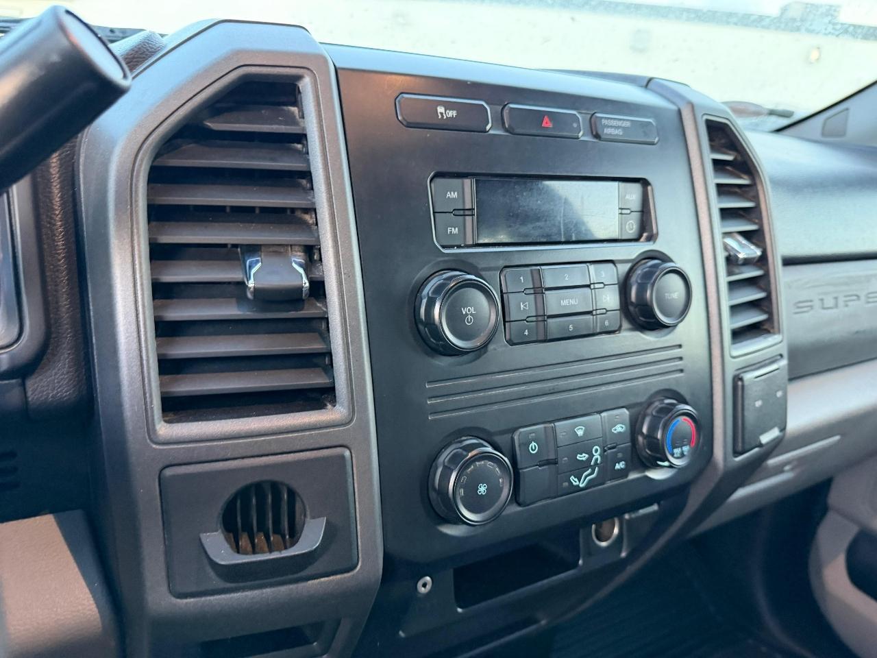 Ford F-350 SD XL Crew Cab Long Bed DRW 2WD 2017