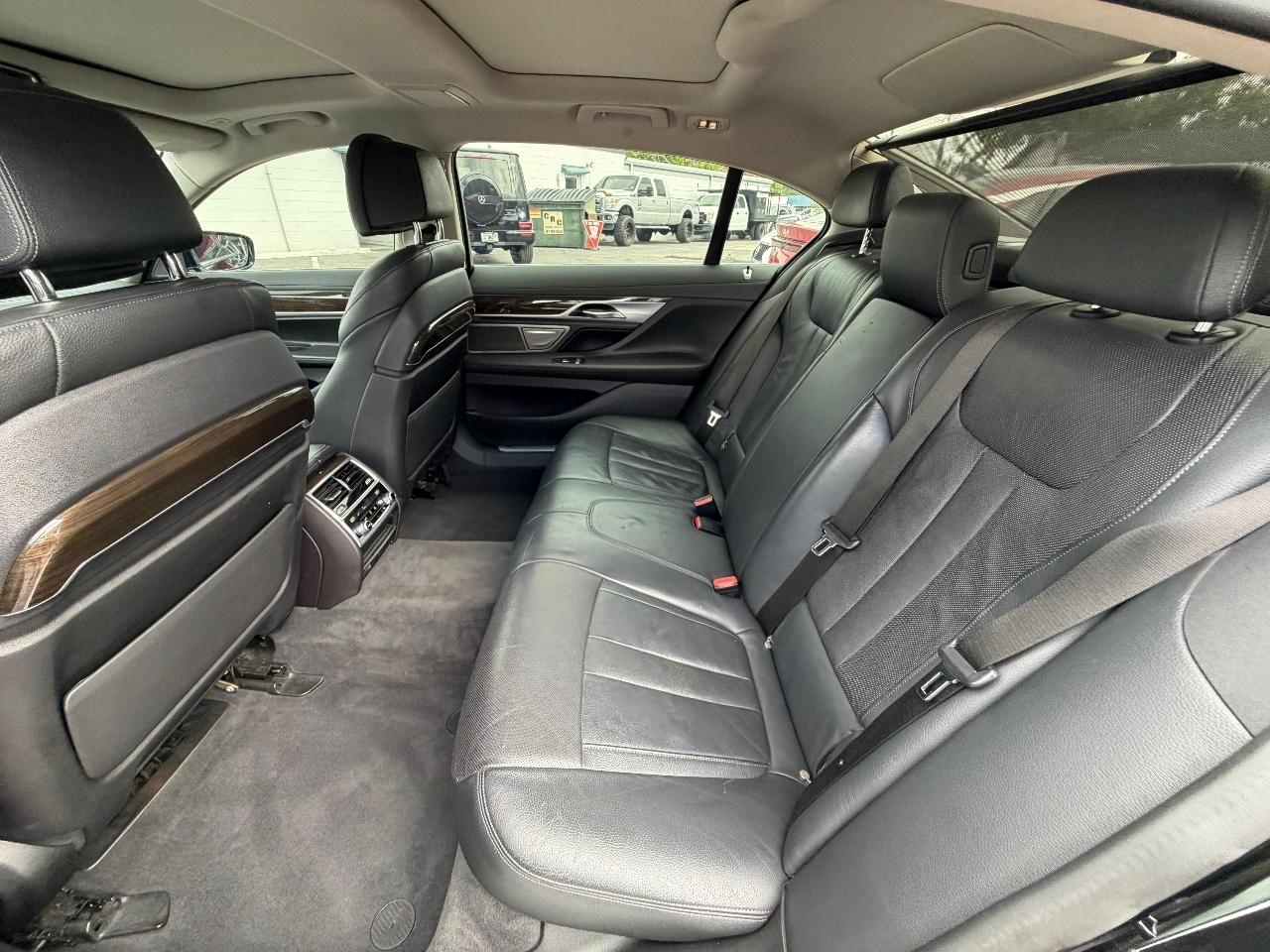 BMW 7-Series 740i 2021