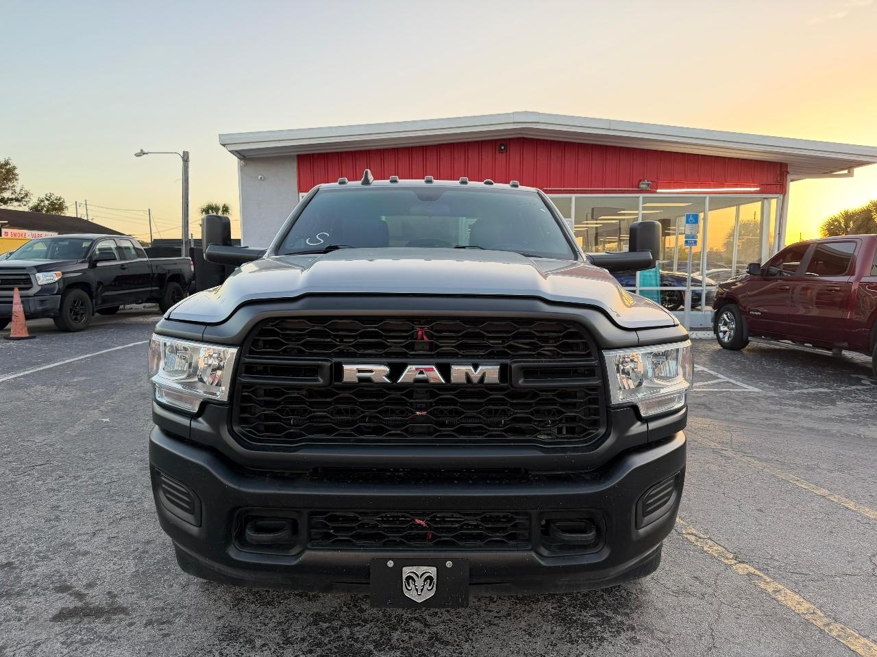 RAM 3500 Tradesman Crew Cab 4WD DRW 2022