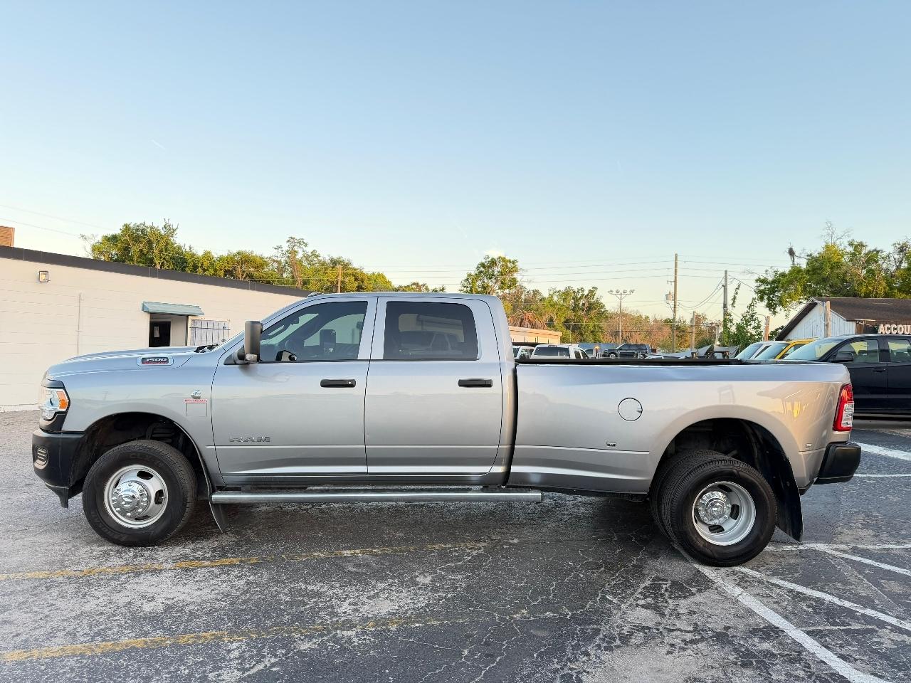 RAM 3500 Tradesman Crew Cab 4WD DRW 2022