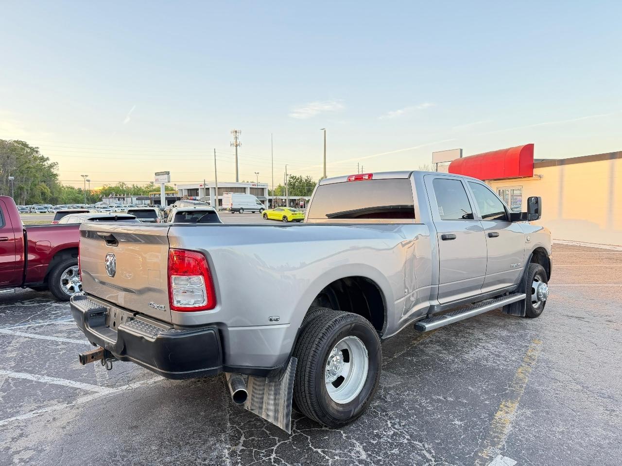 RAM 3500 Tradesman Crew Cab 4WD DRW 2022