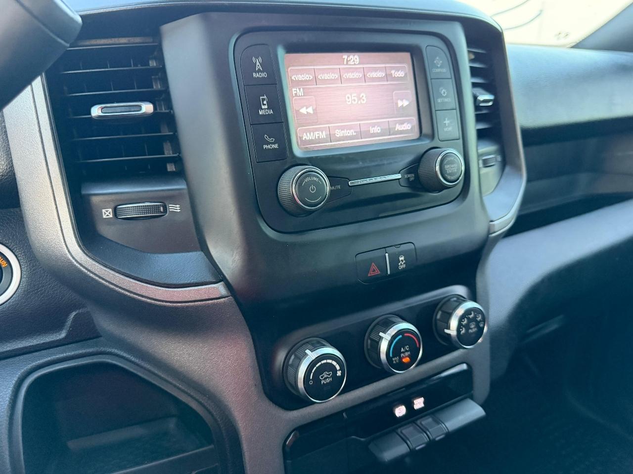 RAM 3500 Tradesman Crew Cab 4WD DRW 2022