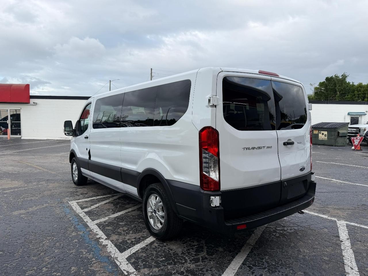 Ford Transit 350 Wagon Low Roof XLT w/Sliding Pass. 148-in. WB 2021