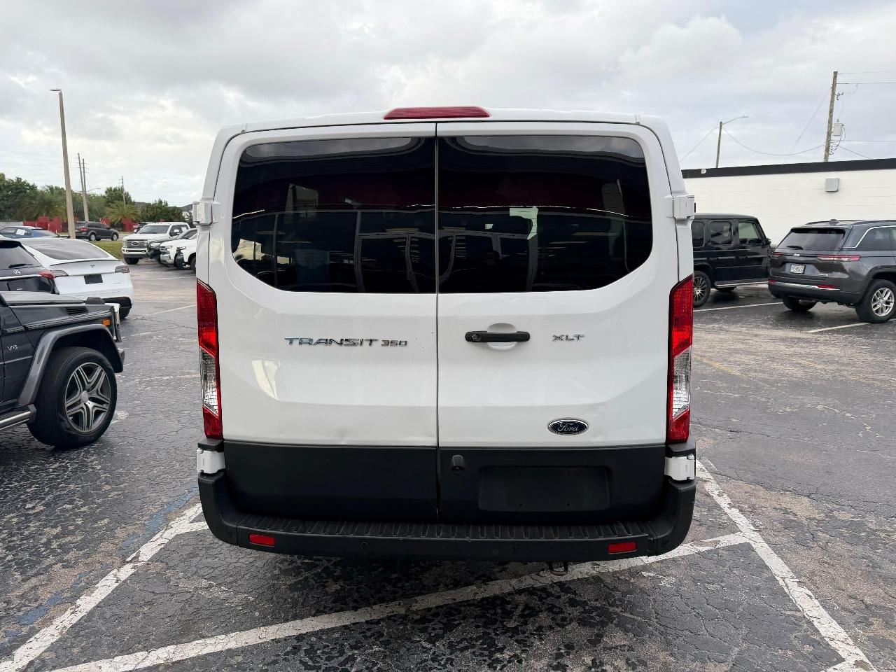 Ford Transit 350 Wagon Low Roof XLT w/Sliding Pass. 148-in. WB 2021