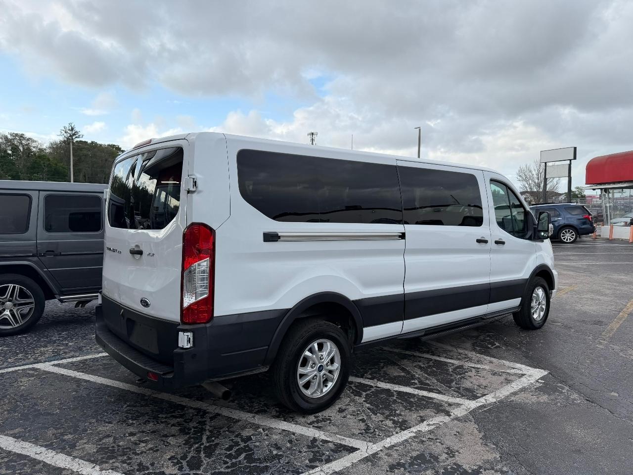 Ford Transit 350 Wagon Low Roof XLT w/Sliding Pass. 148-in. WB 2021