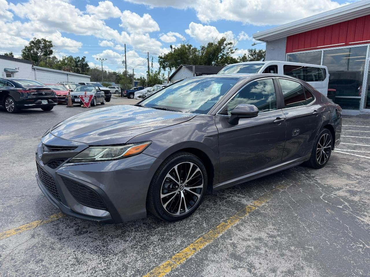 Toyota Camry SE 2023