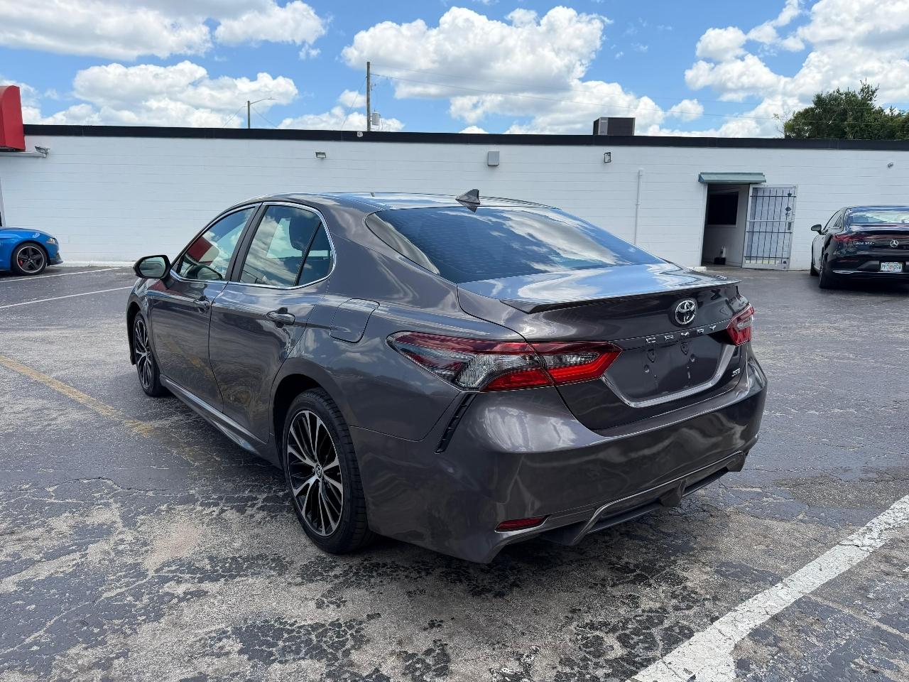 Toyota Camry SE 2023