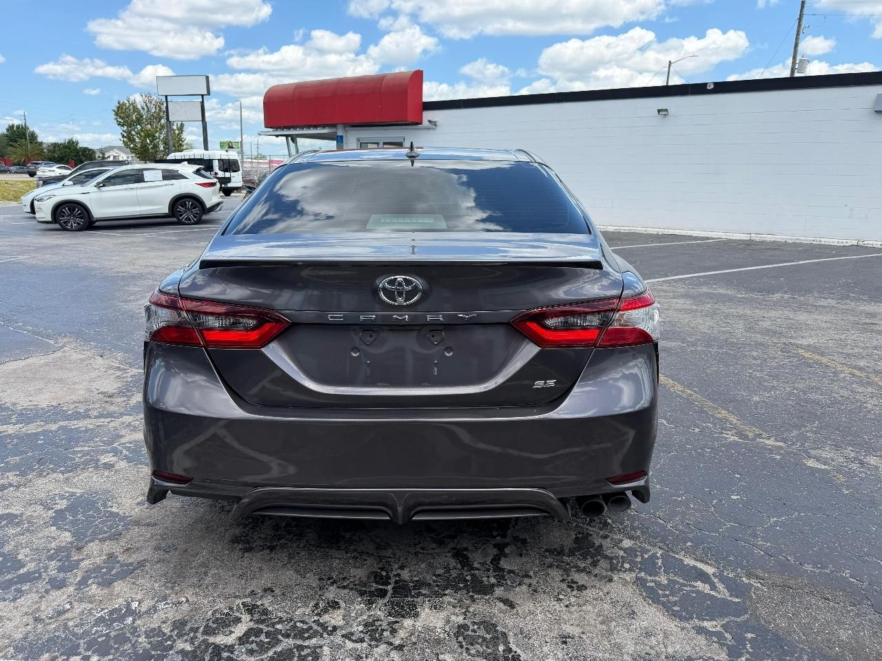 Toyota Camry SE 2023