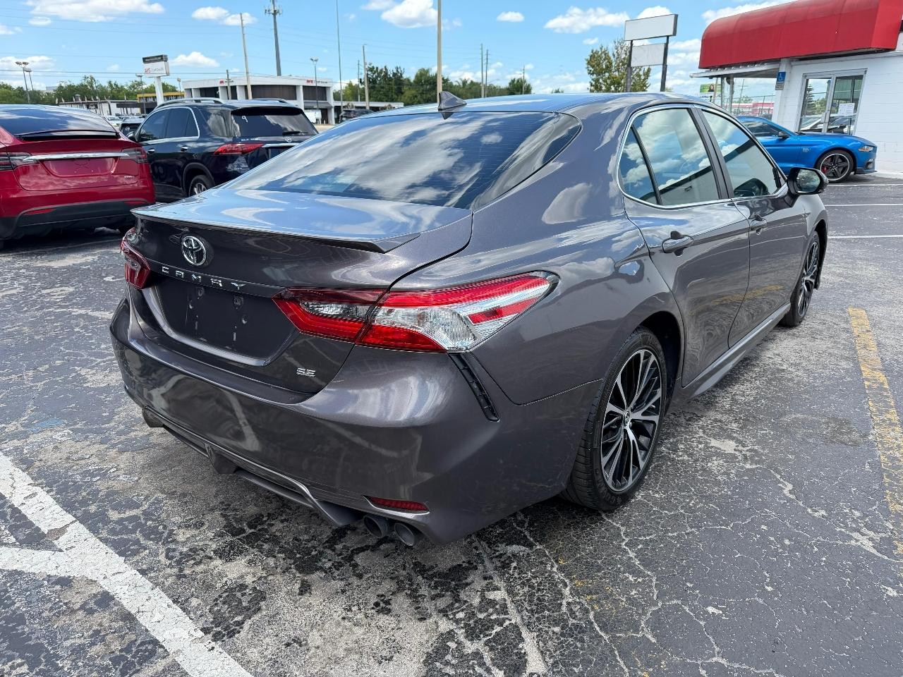 Toyota Camry SE 2023