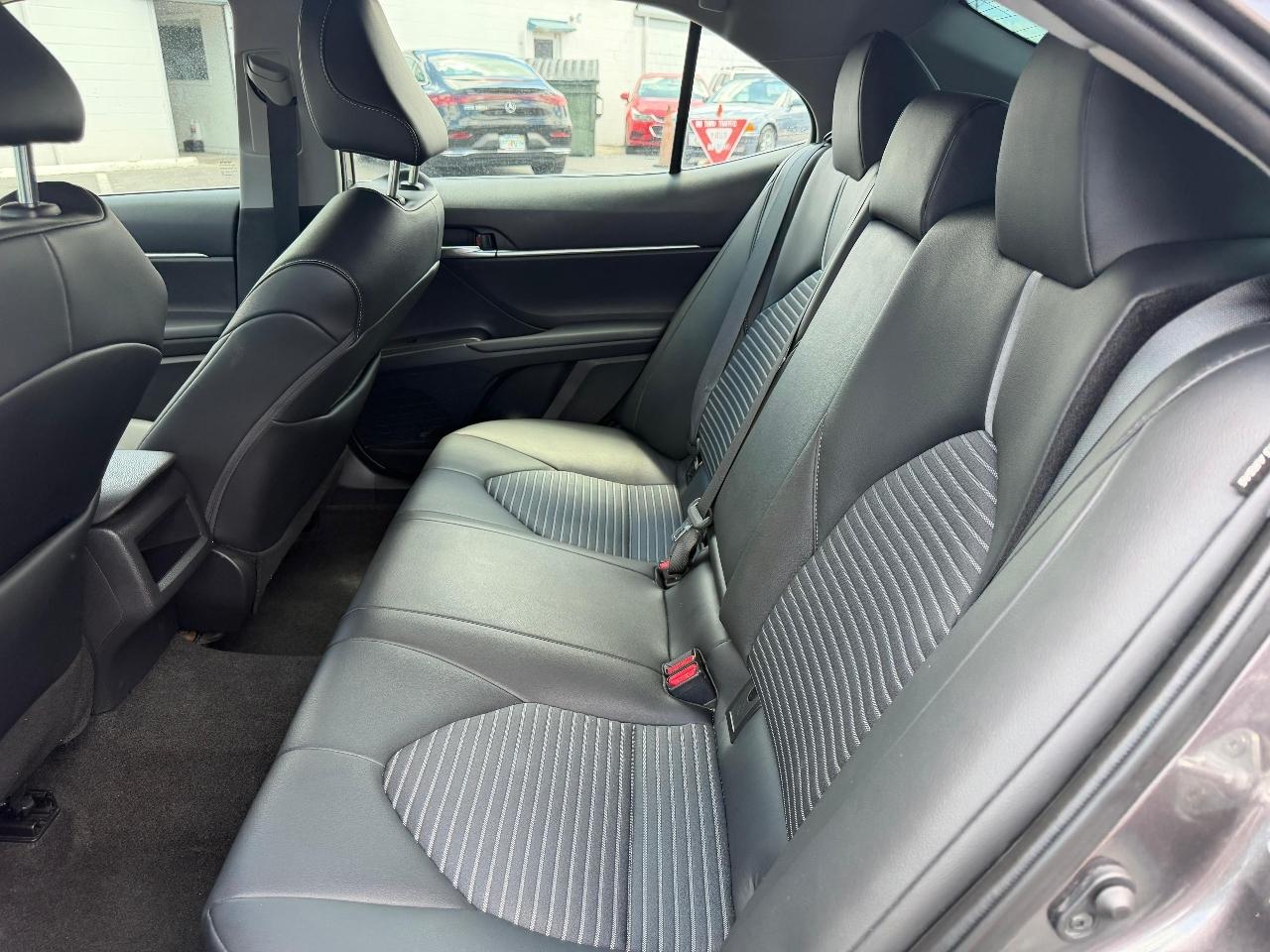 Toyota Camry SE 2023