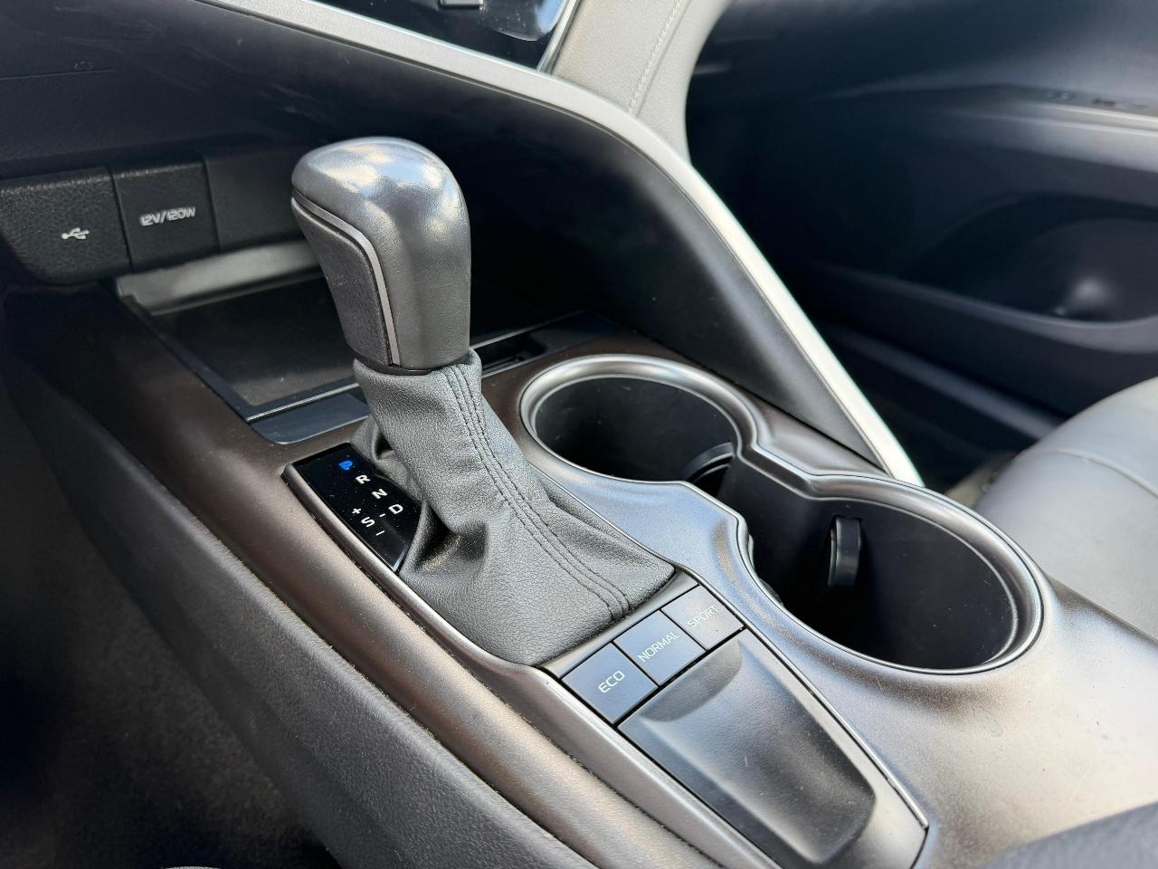 Toyota Camry SE 2023