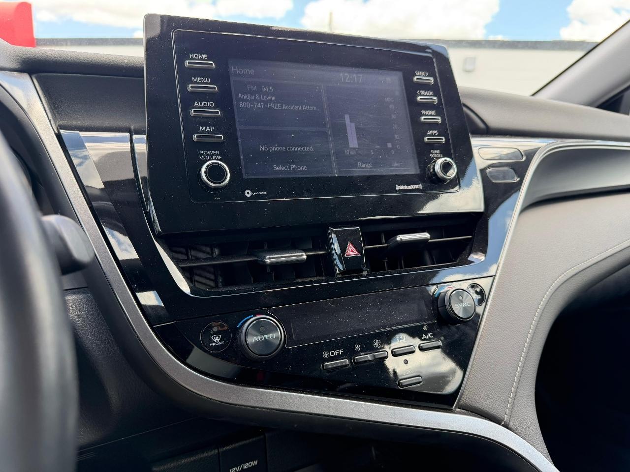 Toyota Camry SE 2023