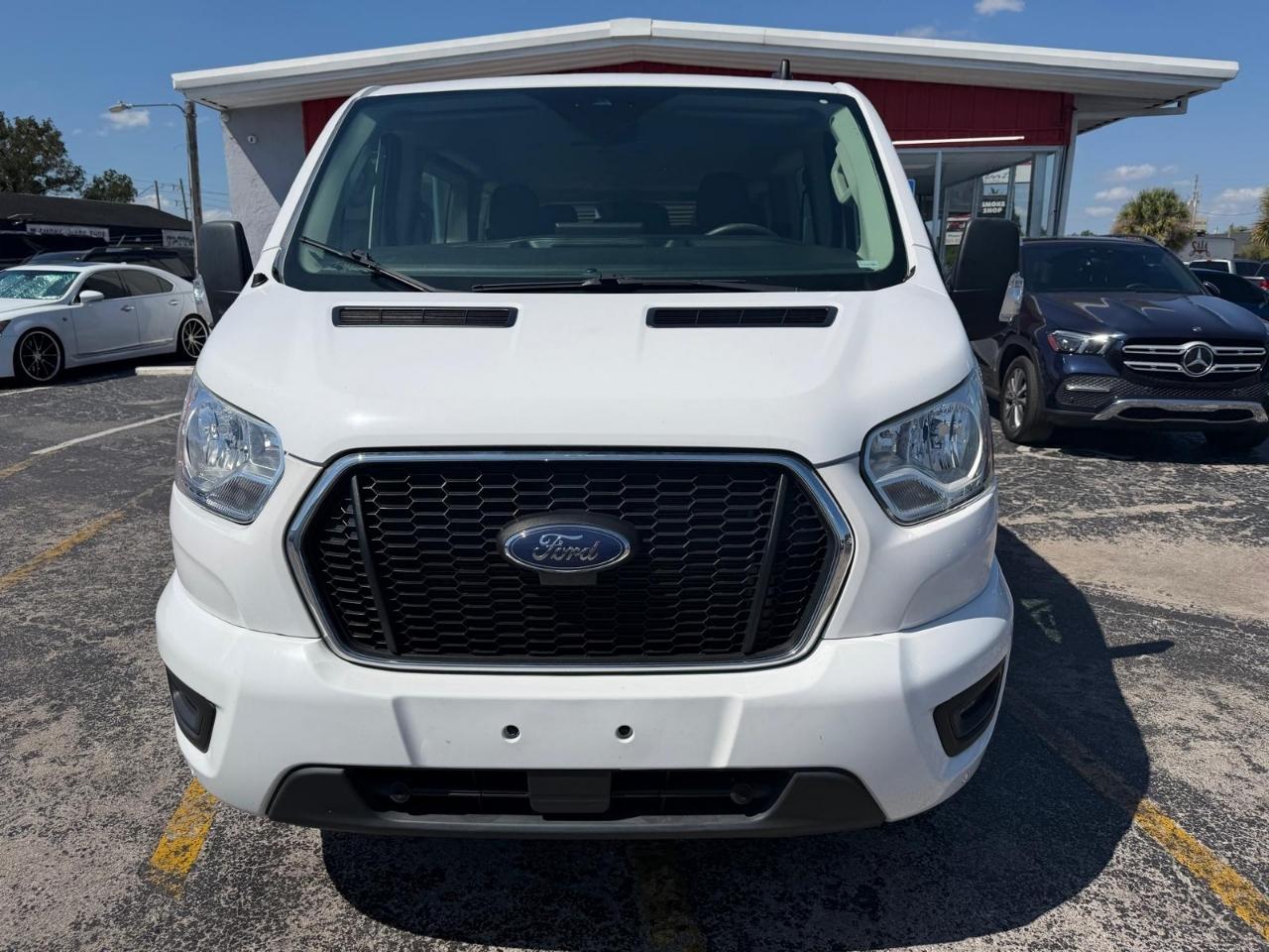 Ford Transit 350 Wagon Low Roof XLT w/Sliding Pass. 148-in. WB 2022