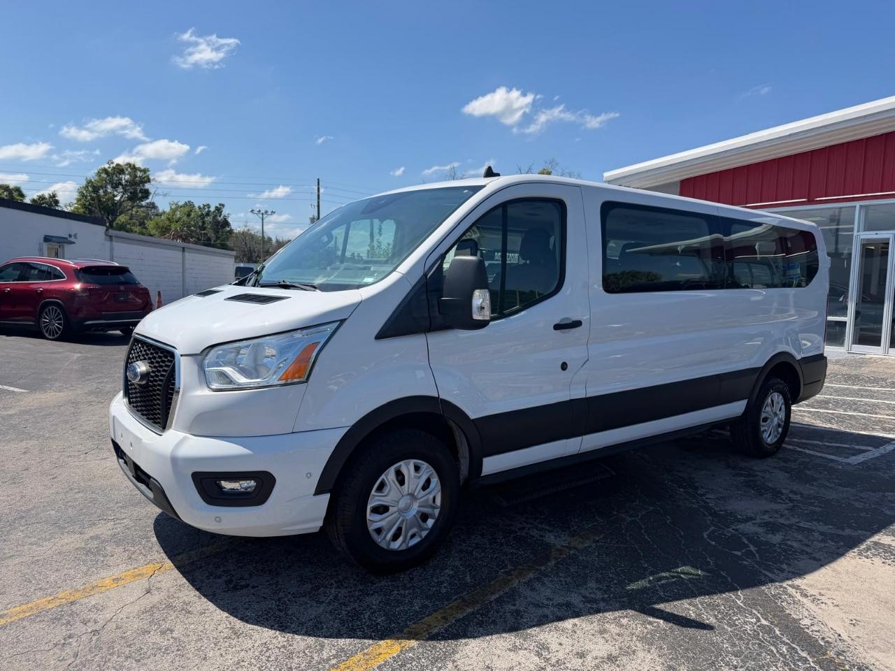 Ford Transit 350 Wagon Low Roof XLT w/Sliding Pass. 148-in. WB 2022