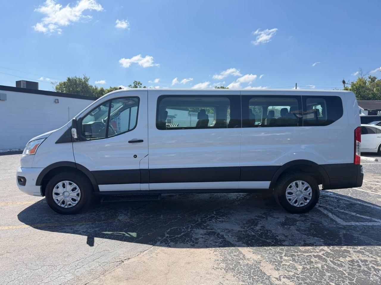 Ford Transit 350 Wagon Low Roof XLT w/Sliding Pass. 148-in. WB 2022
