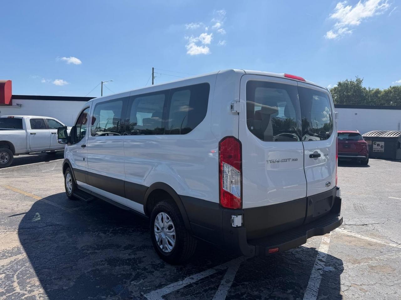 Ford Transit 350 Wagon Low Roof XLT w/Sliding Pass. 148-in. WB 2022