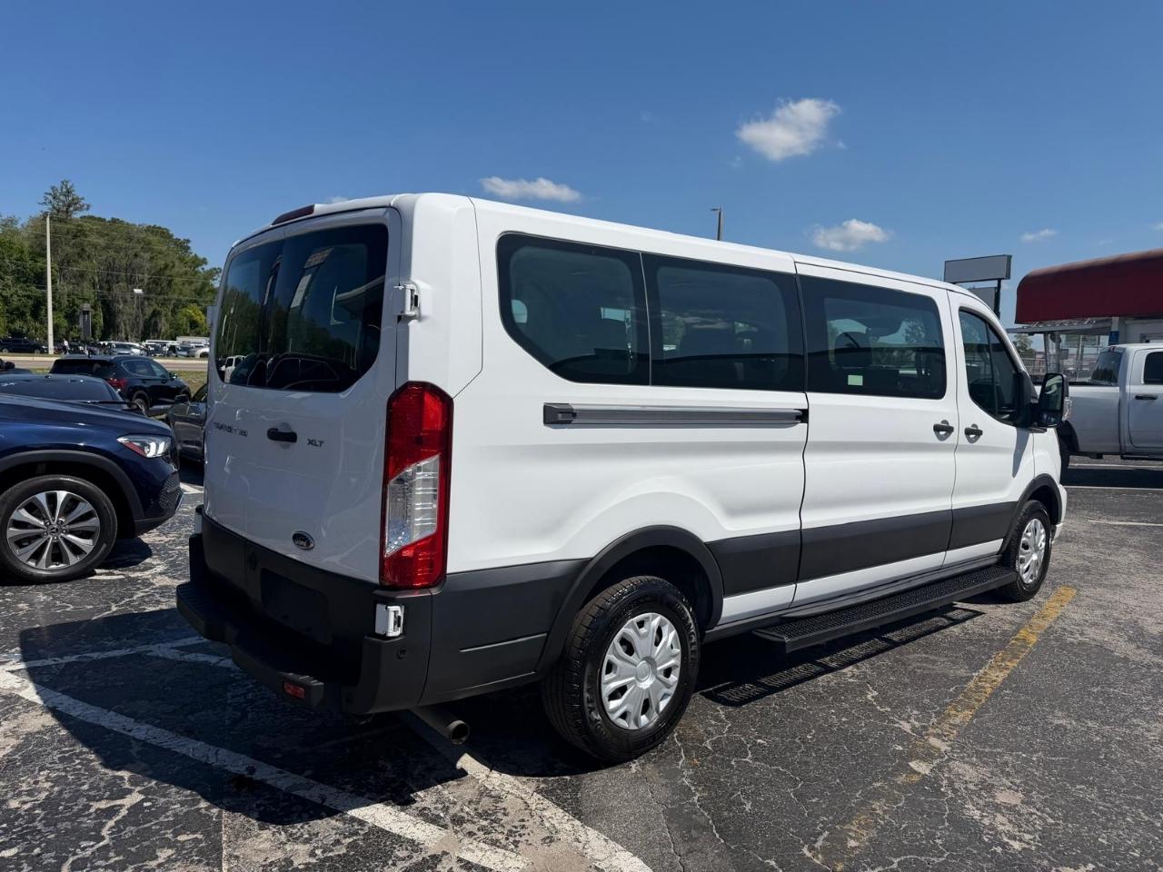 Ford Transit 350 Wagon Low Roof XLT w/Sliding Pass. 148-in. WB 2022