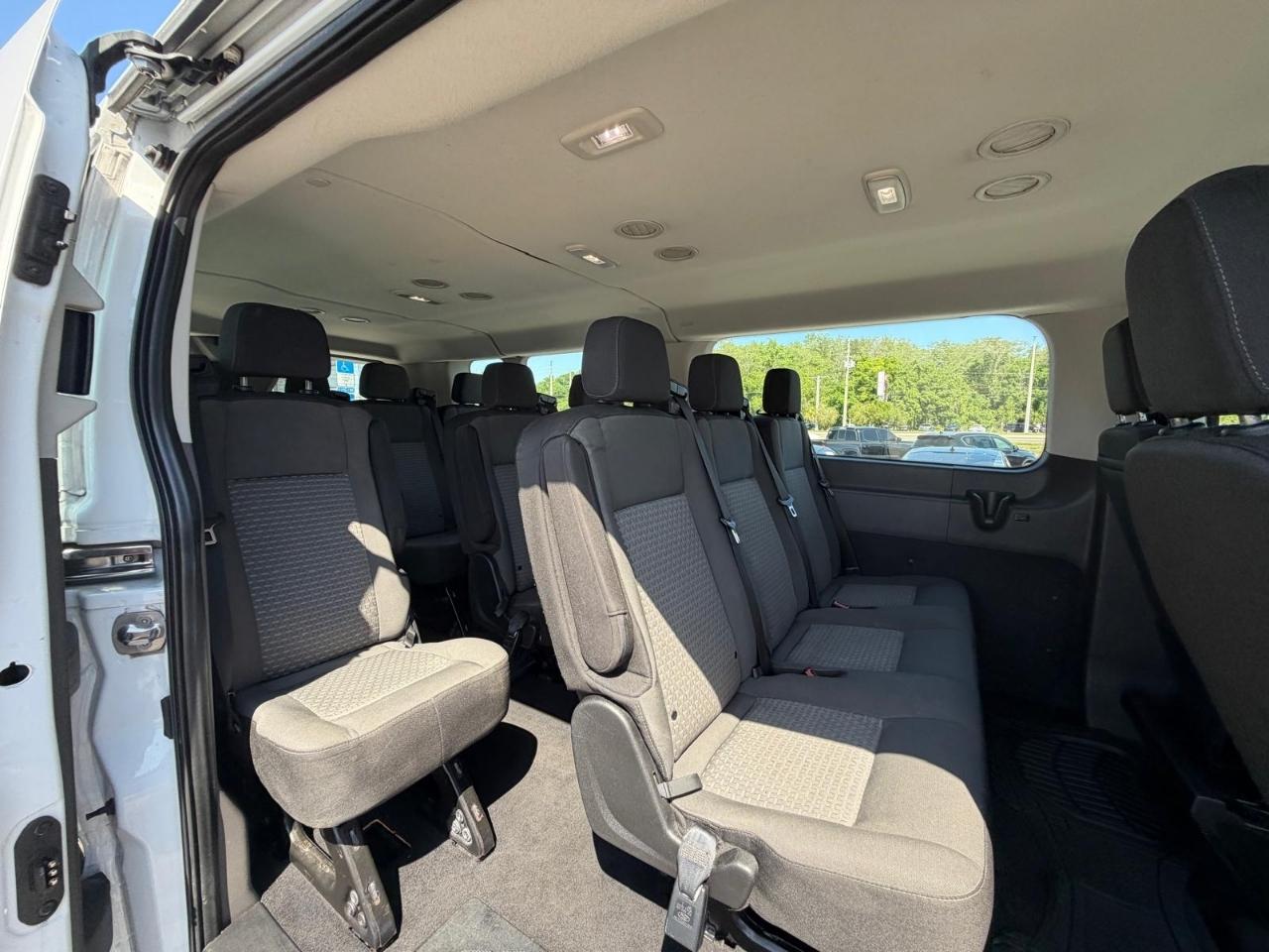 Ford Transit 350 Wagon Low Roof XLT w/Sliding Pass. 148-in. WB 2022