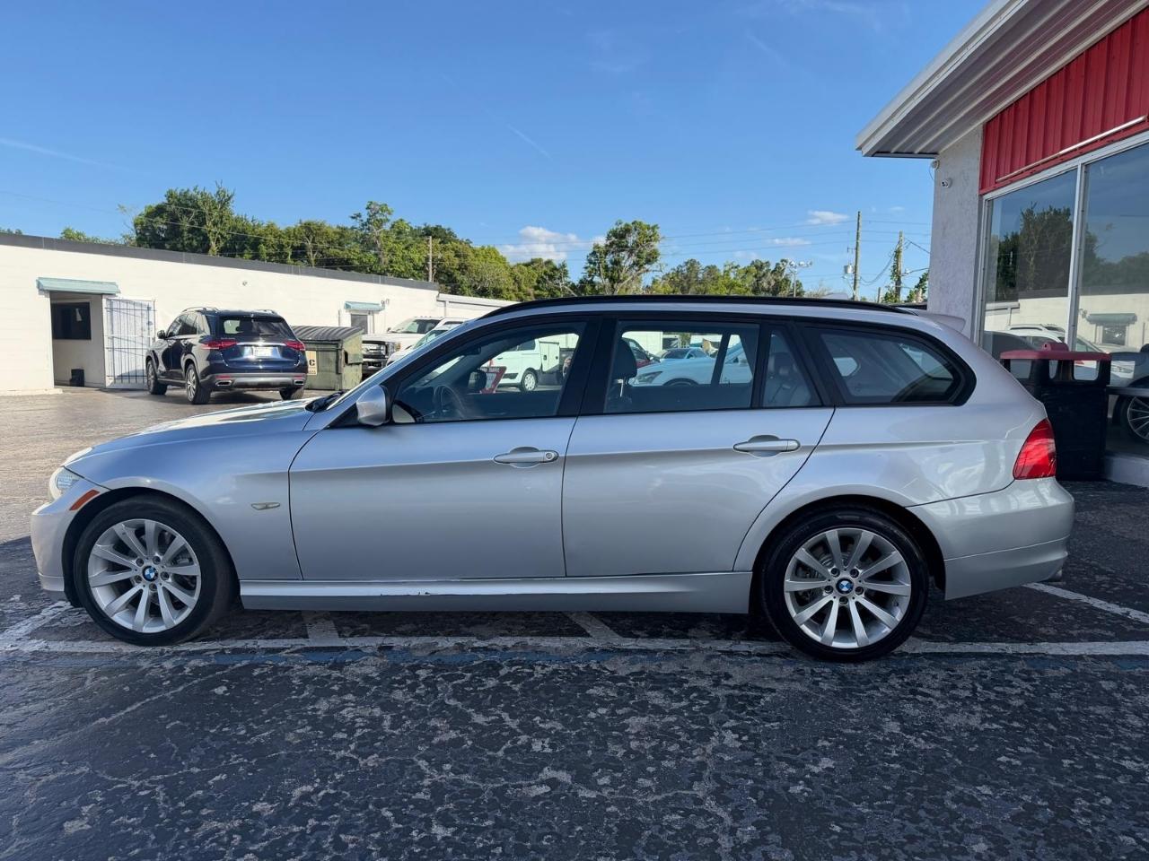 BMW 3-Series Sport Wagon 328i xDrive 2011