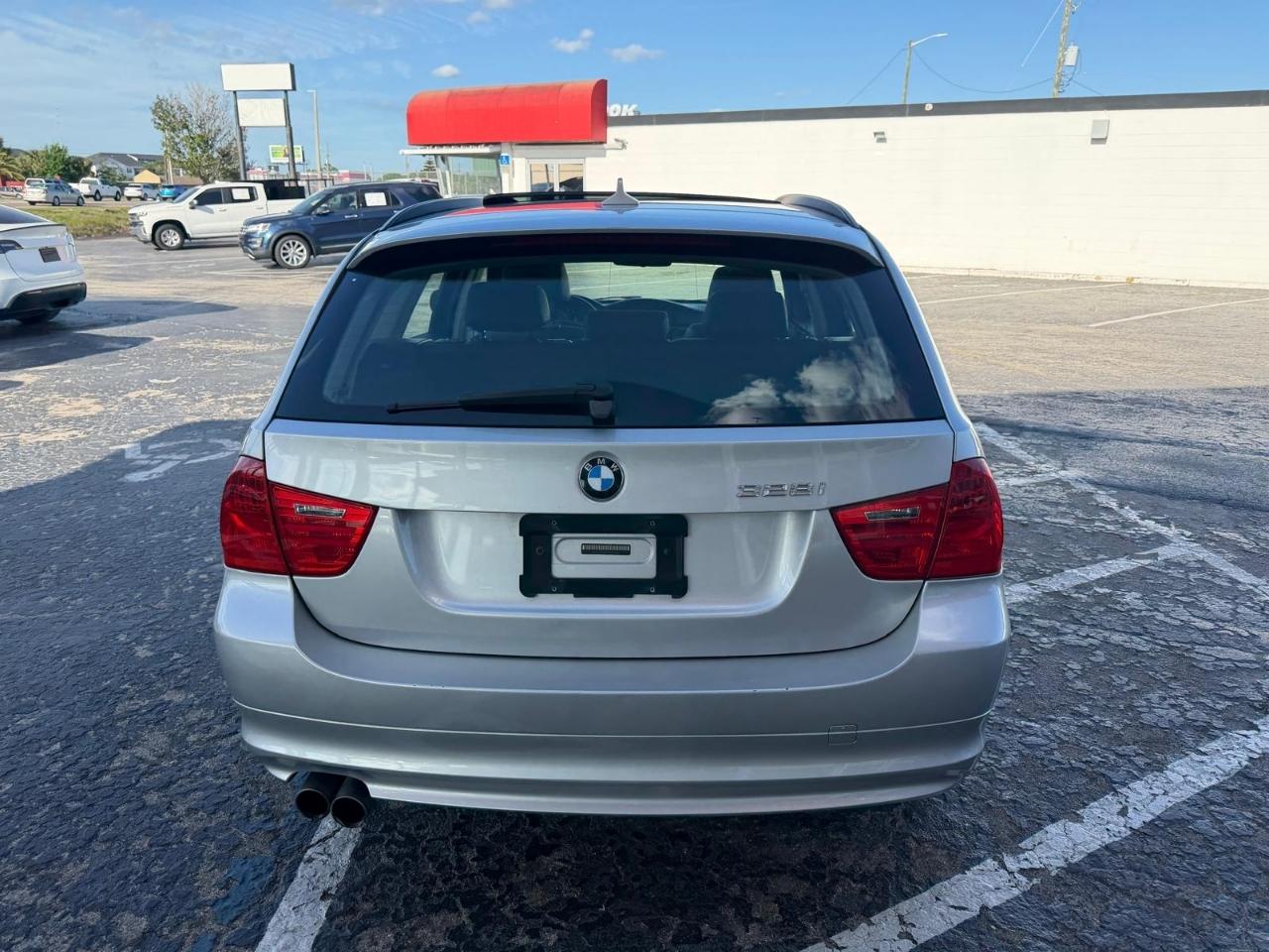 BMW 3-Series Sport Wagon 328i xDrive 2011
