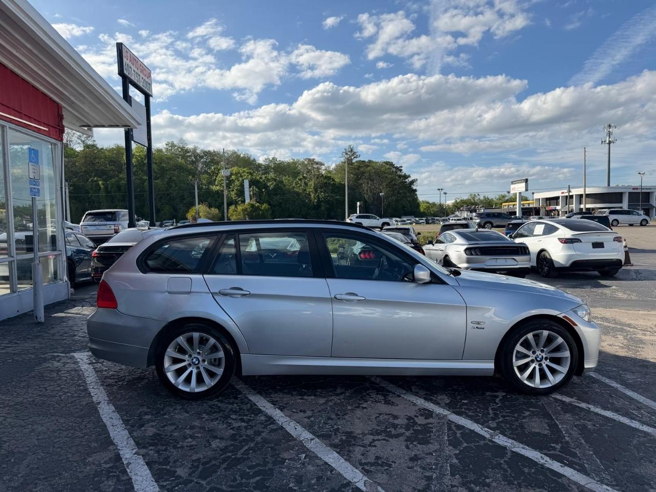 BMW 3-Series Sport Wagon 328i xDrive 2011