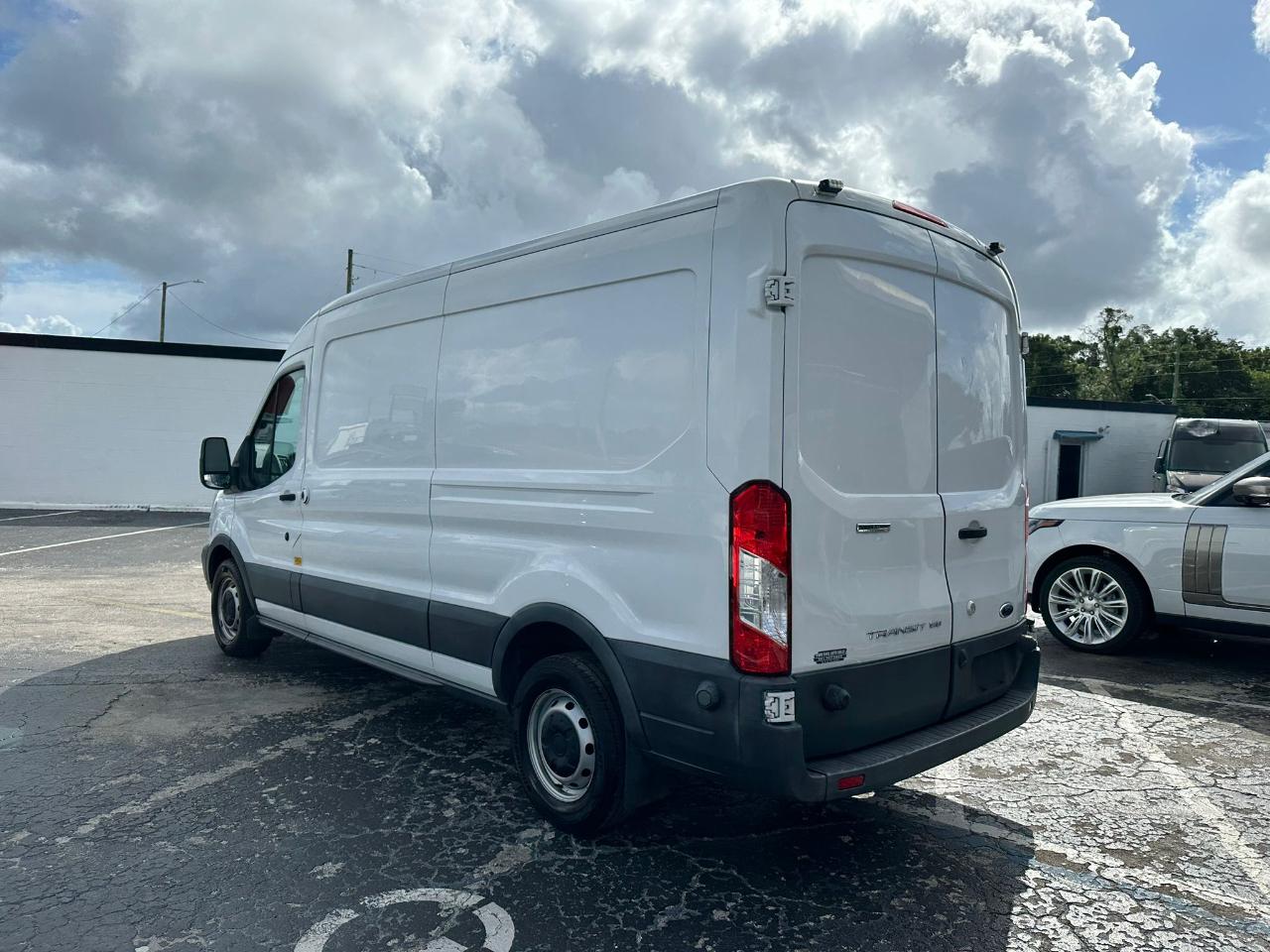 Ford Transit 150 Van Med. Roof w/Sliding Pass. 148-in. WB 2016