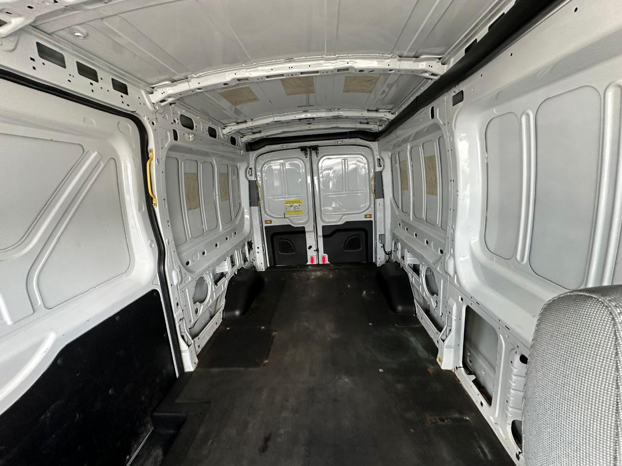 Ford Transit 150 Van Med. Roof w/Sliding Pass. 148-in. WB 2016