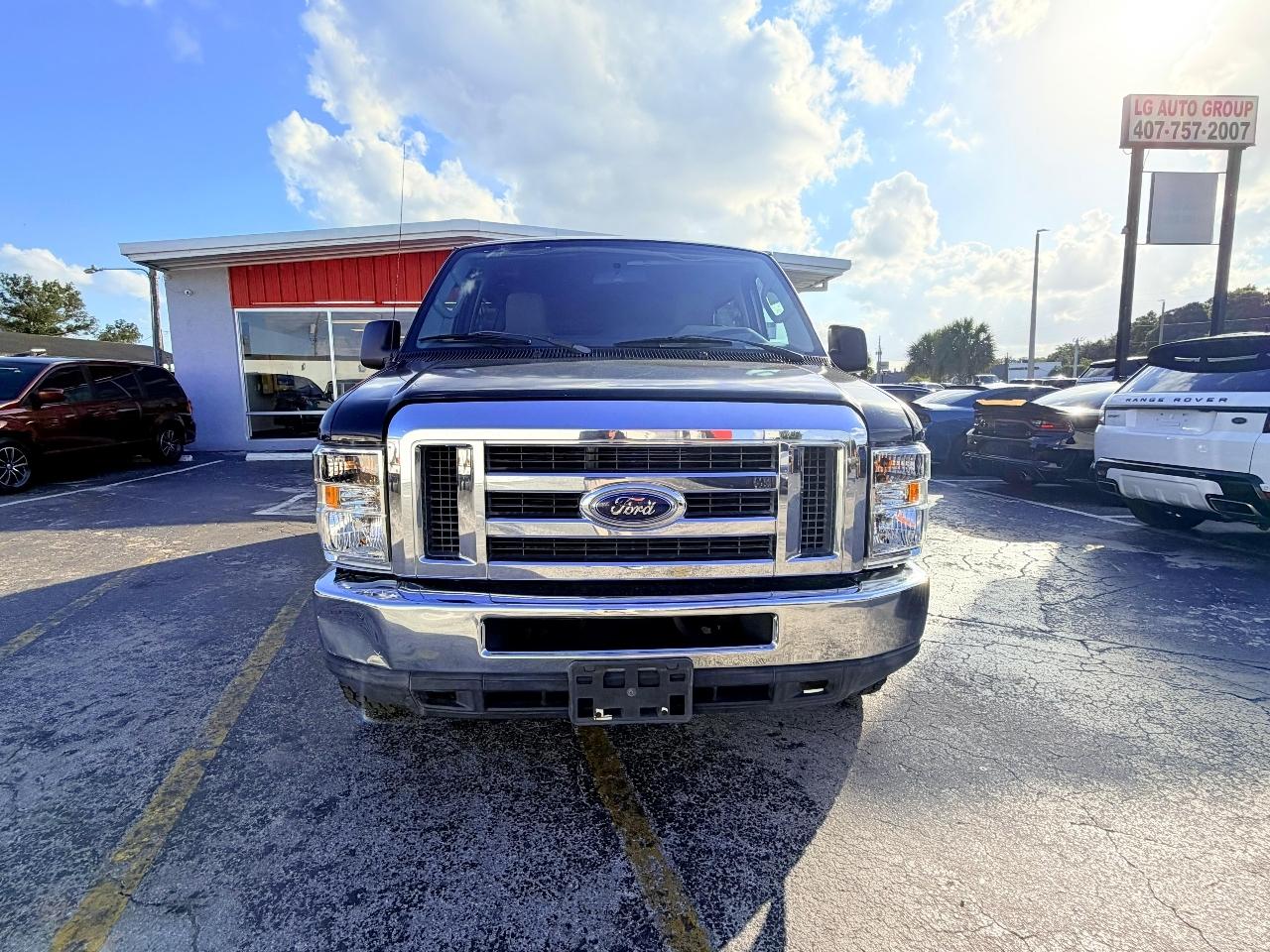 Ford Econoline E-350 XLT Super Duty Extended 2012